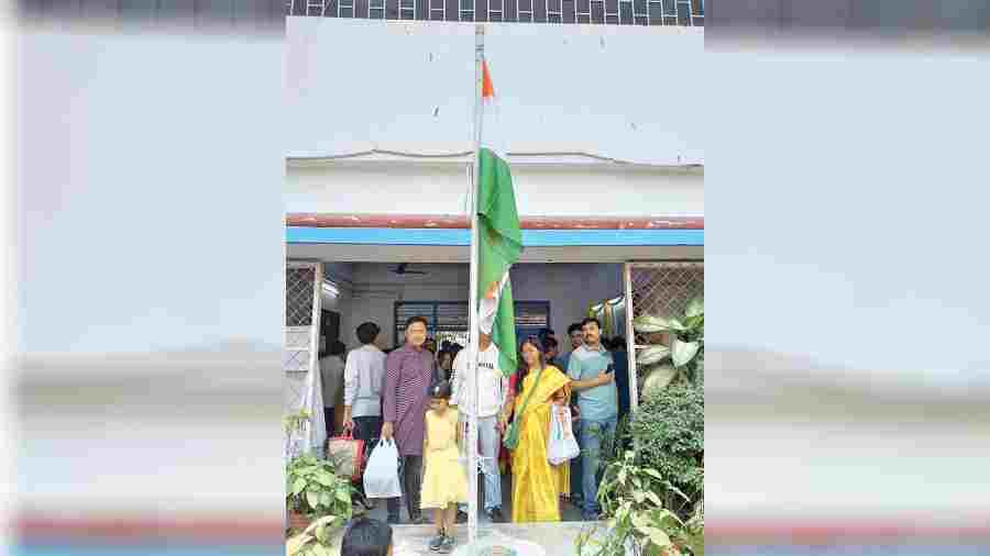 The Tricolour being unfurled at Sri Aurobindo Institute of Education