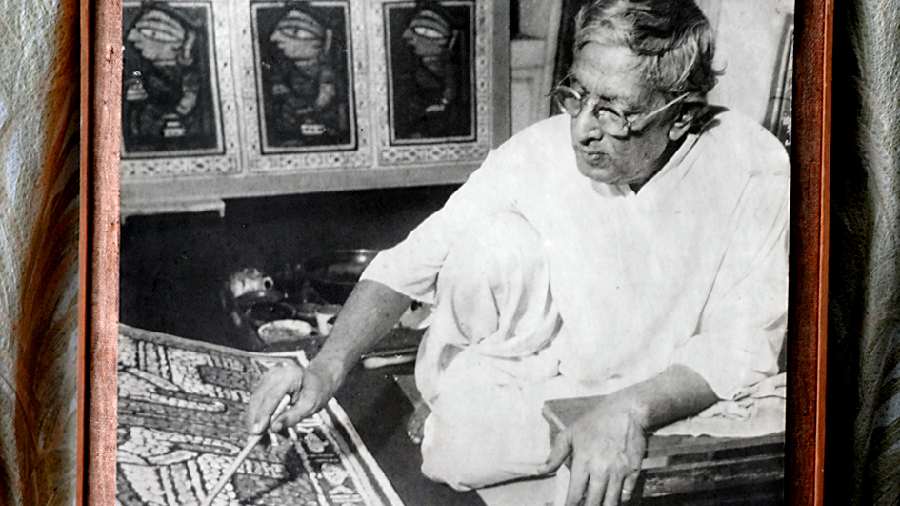 Jamini Roy at work