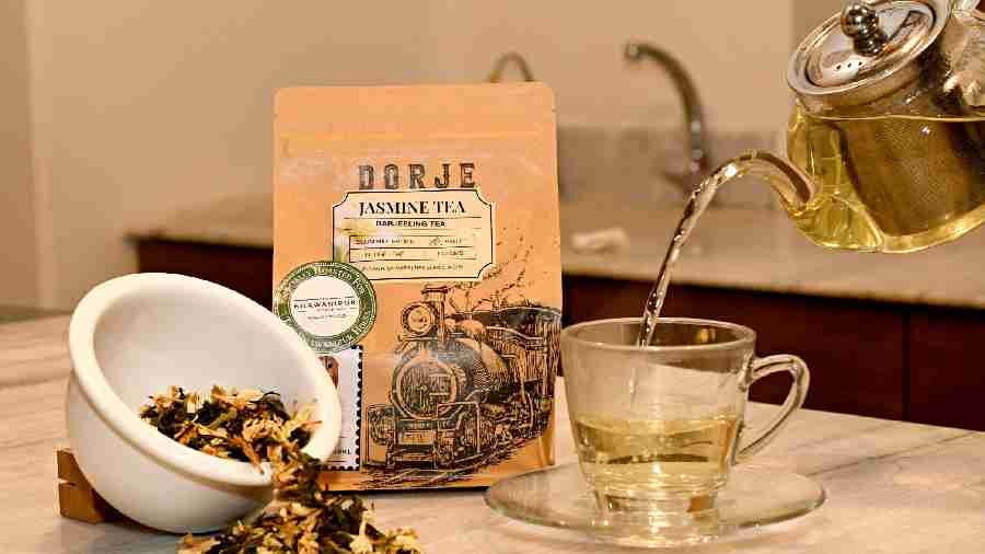 A delicate aroma of jasmine awaits with every cup of the Jasmine Tea. Light but subtly sweet and flavoursome, the tea is perfect for a refreshing cup