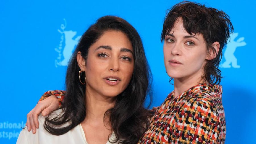 The festival's international jury was also introduced on opening night. Hollywood actress Kristen Stewart (right), is the youngest person to preside over the festival's international jury. Iranian actress, Golshifteh Farahani is also one of the international jury members. Her presence at Berlinale is 'symbolic' for her. Farahani  was forced to flee Iran after her country declared her persona non grata for her role in Ridley Scott film. 