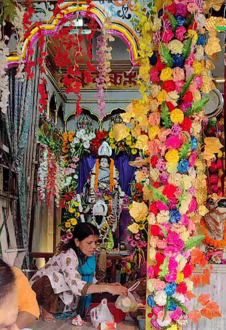 Arrangements being made for Maha Shivaratri puja at a temple in north Kolkata on Saturday