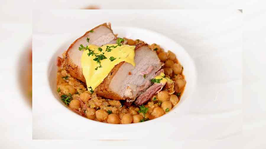Braised Pork Belly on a bed of chickpeas made with Chorizo Ragout and garlic aioli, is a Spanish speciality from Cataluna. This one is the chef’s favourite.
