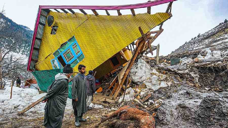 jammu-and-kashmir-houses-collapse-in-jammu-and-kashmir-telegraph-india