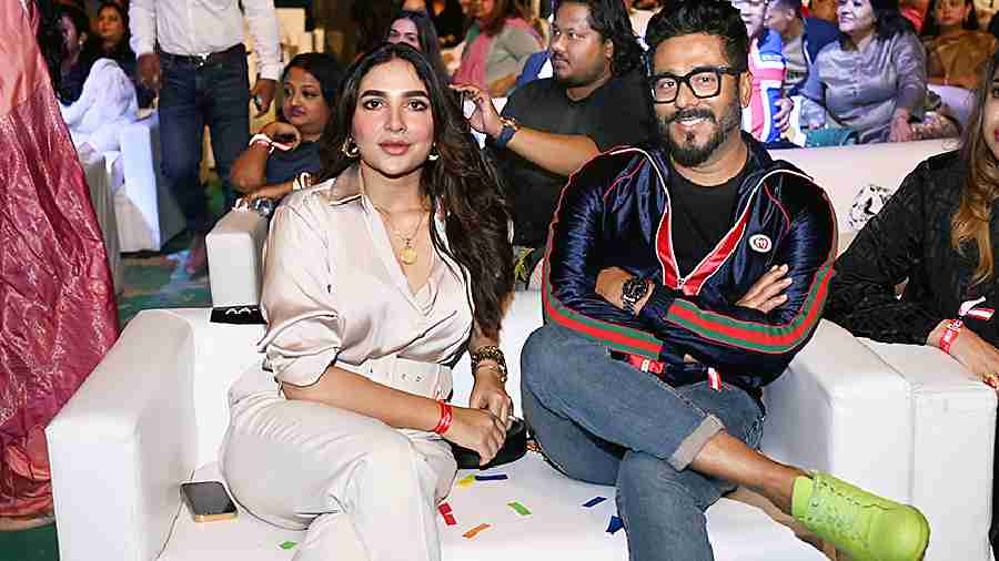 Tollywood actress Subhashree Ganguly and her husband and film-maker Raj Chakrabarty attended the show. “It was an amazing experience. Didn’t realise how four hours just went by. The event was very well organised and loved how thousands of people came into the arena to watch and enjoy Arijit Singh’s talented performance. We waited for so long for this mindblowing concert. We loved him and Kolkata loves Arijit Singh,” said Subhashree and Raj.