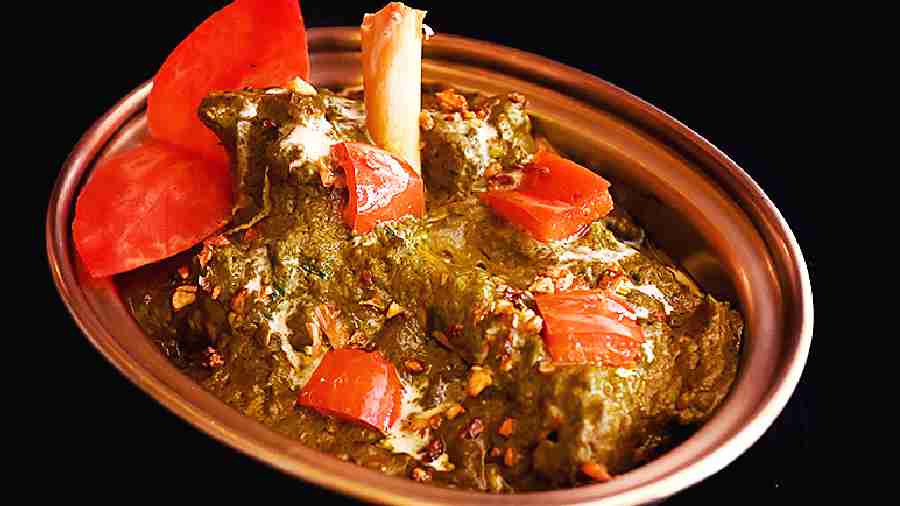 Saag Gosht: Tender mutton pieces are slow-cooked and prepared in spinach gravy with added paanch phoran. It is a creamy delight!