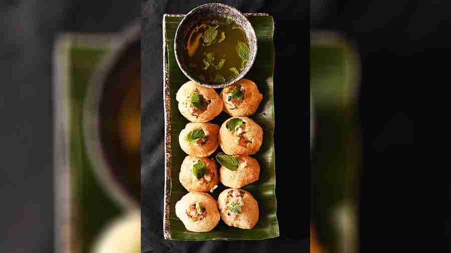 Reshmi Murgh Malai Puchka- Pudina Pani: This popular street food gets a new twist in which chicken filling is added as a substitute for potato. Dunk the phuchka pieces in the minty pudina pani and relish the dish