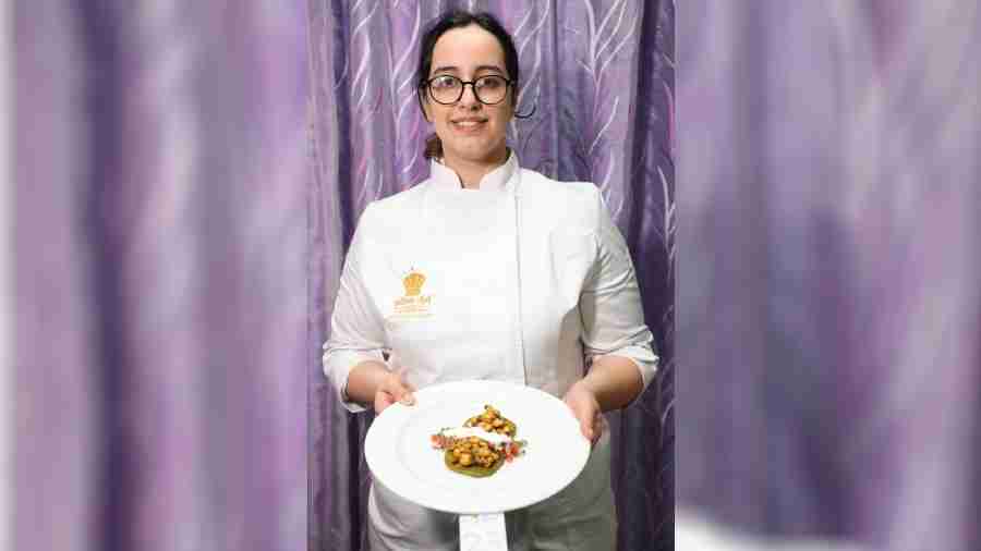 Behnaz Zobeiri from Iran, a group C participant, plated her dish deliciously in the Dr. Bose Challenge.