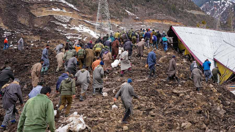 Jammu and Kashmir | Landslide blocks Jammu-Srinagar national highway ...