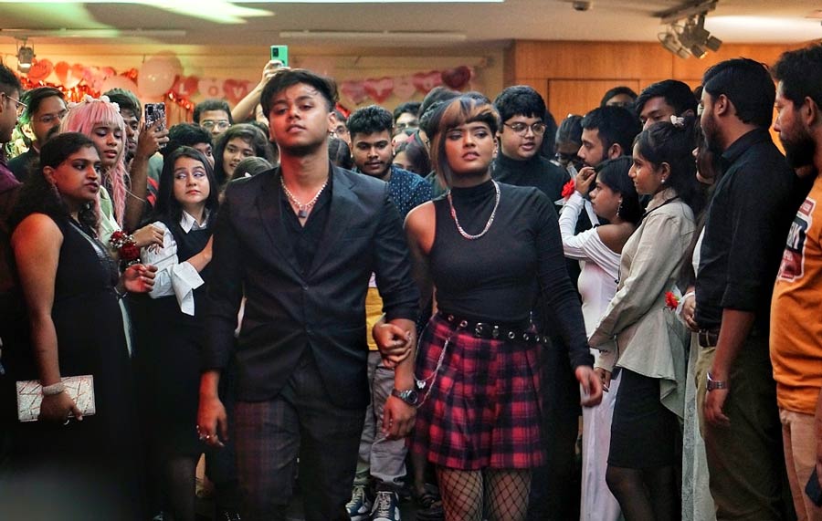 For the first time in the city, anime comic lovers organised a two-day special Cosplay Award and a prom night at ICCR, Kolkata on February 18 and 19.  A group of four senior cosplayers and anime lovers formed a group called Masqueraid El amor in order to spread the cosplay culture in the city and also organized the two-day event. The first day of the event was dedicated to the Cosplay Award.  Speaking to My Kolkata, Baishakhi Das, a member of Masqueraid El amor, said “Such an award ceremony is taking place for the first time in Kolkata. We asked the participants to compete in seven categories like costume-making and accessories etc. Winners were chosen based on their work in the past one year.” The second day was about a special dance competition and a prom night. Based on their costume and performance, the Prom King and Prom Queen were selected