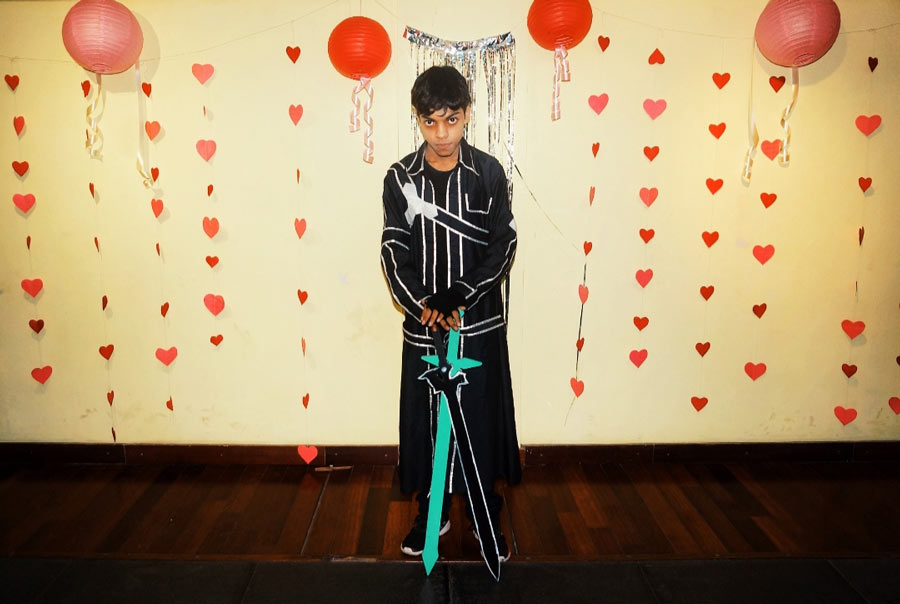 Dressed as Kirito, Souvik Mitra wielded his sword brilliantly. As a cosplayer, he made these accessories himself