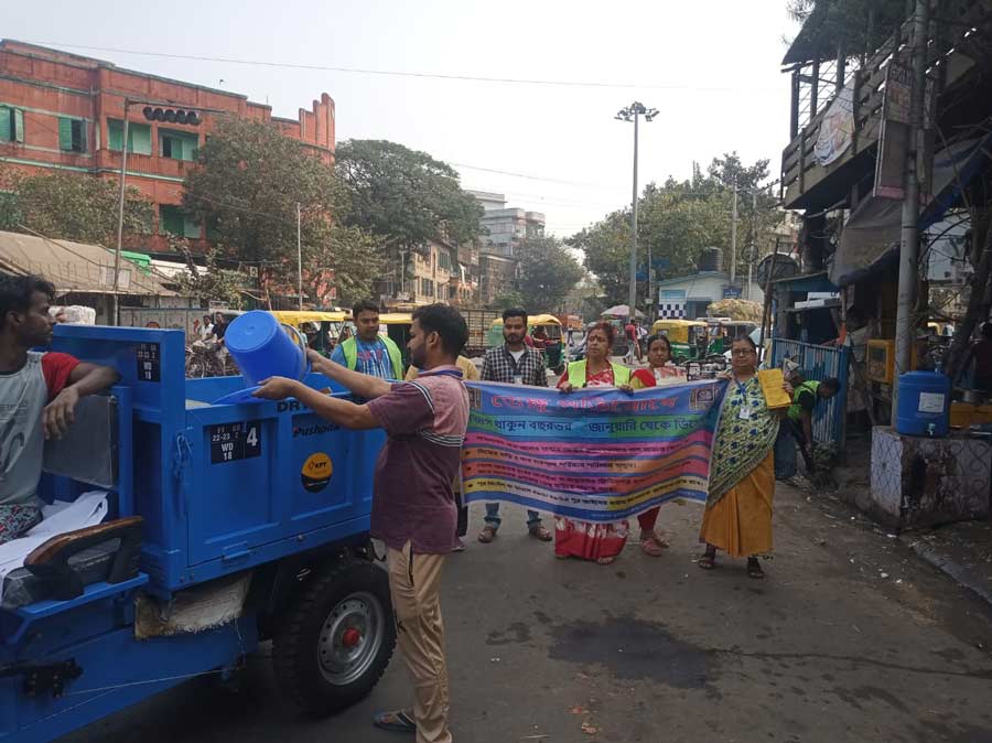 A cleanliness drive was held by Kolkata Municipal Corporation (KMC) frontline workers of the vector control team and solid waste management department across the city on Tuesday 