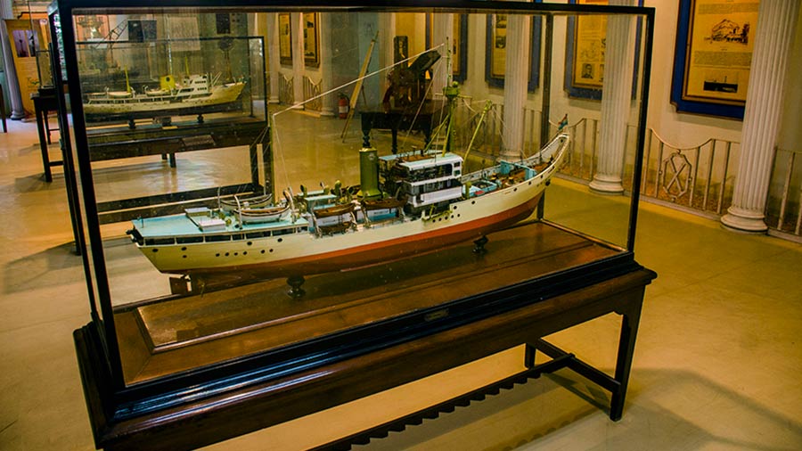 Model of a dispatch vessel 