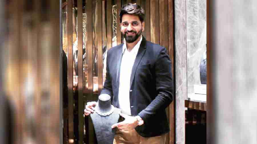 “Wedding is a promise for eternity, a bond that stays for life and beyond, something so sacred and surreal. Our collection Bridal Bliss has a range of bridal jewels to seal your priceless moments. Diamonds and polki jewellery meticulously crafted to perfection, to heighten one’s beauty. From stunning designs, unmatched quality and precise workmanship, we have it all. Our bridal range include layered diamond necklaces, diamond necklace sets, cocktail rings, bracelets and bangles. Polki necklace sets, kadas and shoulder-duster earrings. We also have solitaires and Kulthiaa Jewel ensures the best designs and deals on our range of IGI certified solitaire diamonds,” said Anand Kulthia, founder and managing director, Kulthiaa Jewel.