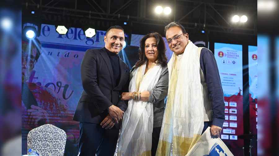 Rahul Bose, Moon Moon Sen and Arindam Sil pose post the session that drew a large crowd