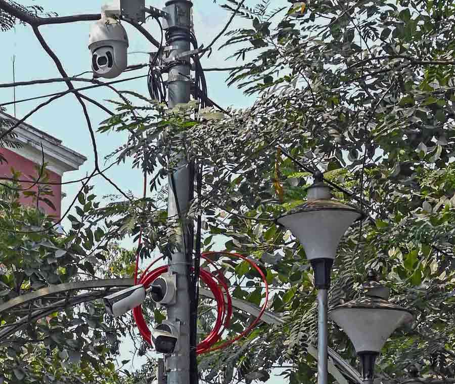 To create a safe environment for Madhyamik exam takers, Kolkata Traffic Police have installed CCTV cameras near an examination centre gate in north Kolkata. According to a board official, all 2,867 exam centres will be under CCTV surveillance