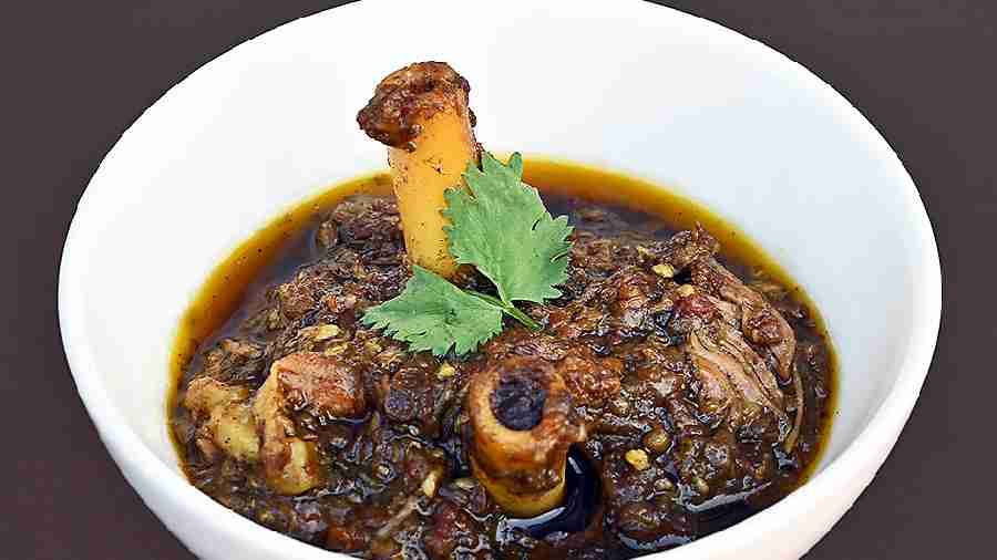 Khodiya Meat is a winter speciality. A Himachali-style goat meat gravy cooked with Himalayan spices, with khor being the dominant spice. It can be eaten with rice or roti. Khor is essentially roasted walnut powder that lends the dish a dark colour.