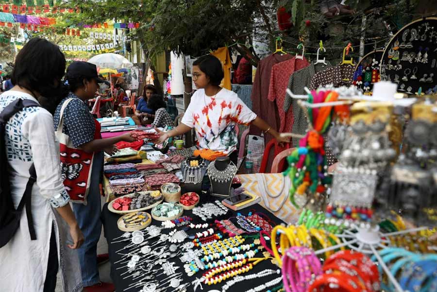  Ibtida gave a platform to budding entrepreneurs to showcase their talents at a pop-up exhibition-cum sale. From handmade jewellery to food, from hand-drawn illustrations to clothes; one could find them all here. Notable local brands like Nayaabb and Love, Lilo could be spotted among 20 to 25 stalls on the university campus 