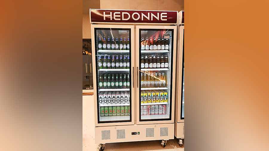 Besides the usual beer brands in the market, you will find Peroni and Coopers beer available. Rs 480 and Rs 475 for a pint respectively.