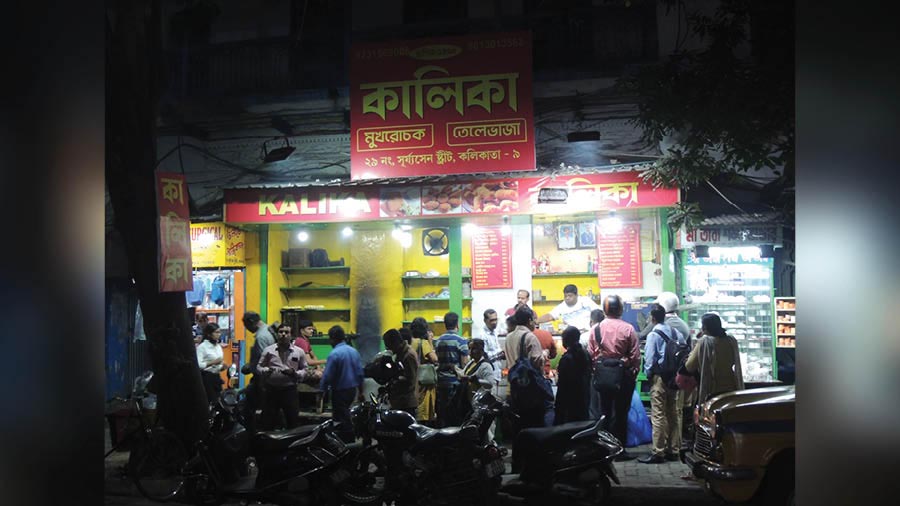 College Square’s Kalika is more than just a Kolkata landmark for delicious ‘telebhaja’