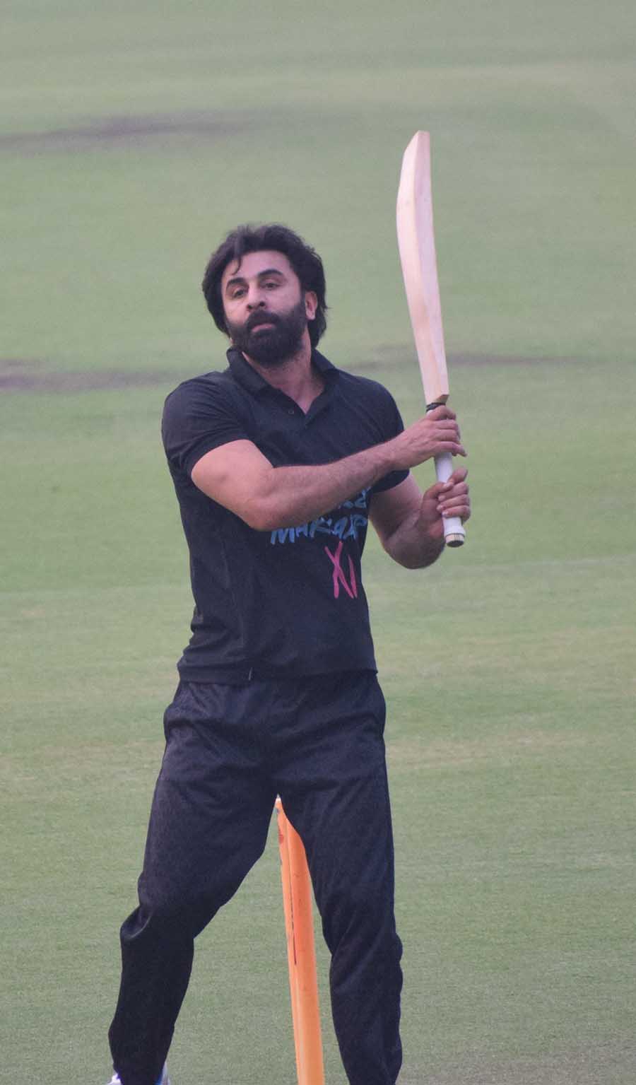 It’s a bright and sunny morning at Eden Gardens and who do we see on the crease? Ranbir Kapoor!