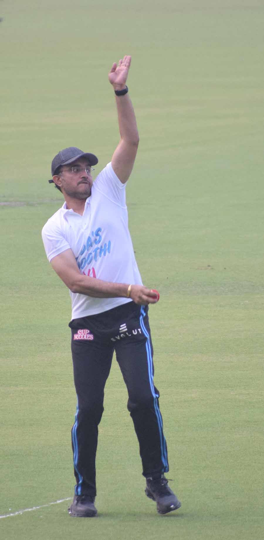 Ranbir Kapoor gets clicked playing cricket with Sourav Ganguly