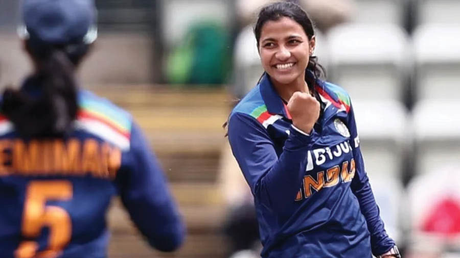 Sneh Rana (Gujarat Giants): Currently in seventh position among T20I bowlers, the 28-year-old off-spinner joined Gujarat for Rs 70 lakh. For a team that does not have any standout Indian talent, Rana will be pivotal for Gujarat, not just with the ball but also when it comes to swinging the long handle or batting with the tail