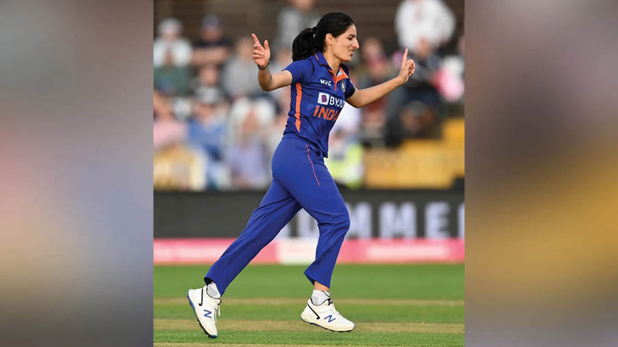 Renuka Singh Thakur (Royal Challengers Bangalore): The latest player to be crowned as the ICC Emerging Women’s Cricketer of the Year, 27-year-old Thakur is, in most people’s eyes, India’s leading pacer right now. A moniker that was reiterated with her stellar five-wicket haul against England in the ongoing T20 World Cup. RCB, who paid Rs. 1.50 crore for Thakur, will be hoping that her progress with the franchise is just as rapid as it has been with the national team