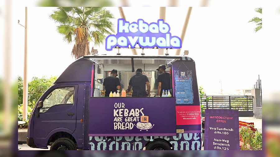 The colour purple runs throughout the branding, right from the truck to the food boxes. The team takes orders upfront via the window and freshly made sandwiches are delivered in no time