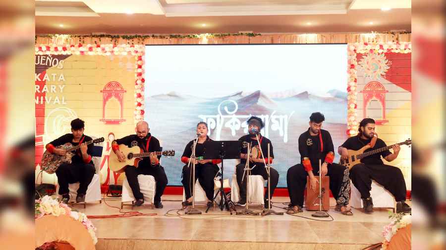 Indie collective Fakirnama mesmerised the audience when they sang Sufi and folk covers. A.R. Rahman’s composition Kun faya kun made the audience sway