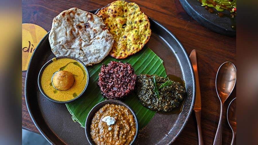 Malai Gucci Kulcha, Methi Thepla, Winter Green Saag, Daal Vedic, Dum Ka Anjeer Kofta (clockwise) and Black Rice