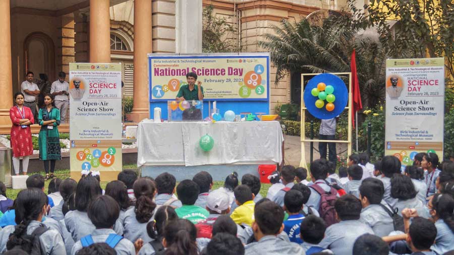  A major attraction was the curation of a special open-air science show. Several experiments were conducted which the audience watched with amazement