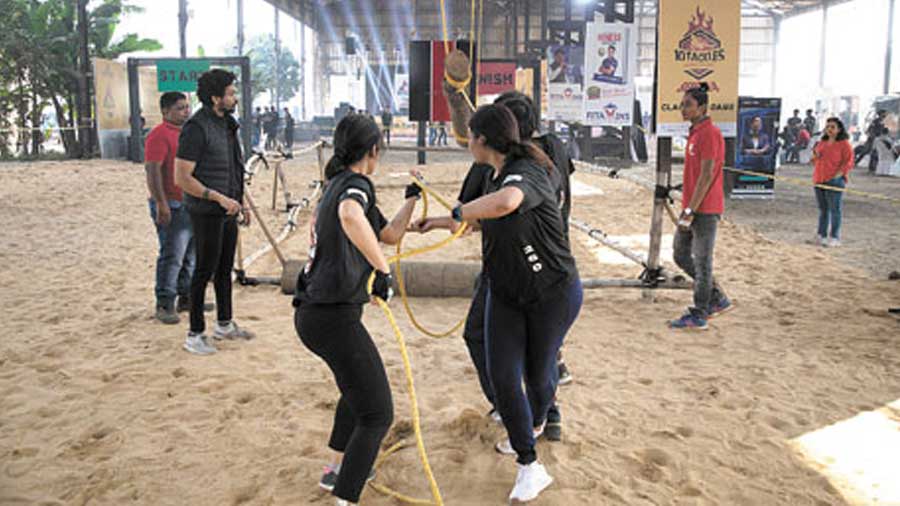 Gong-Ho: To end with a bang, literally, challengers had to pull a log and strike a half-ton weighted metal gong.