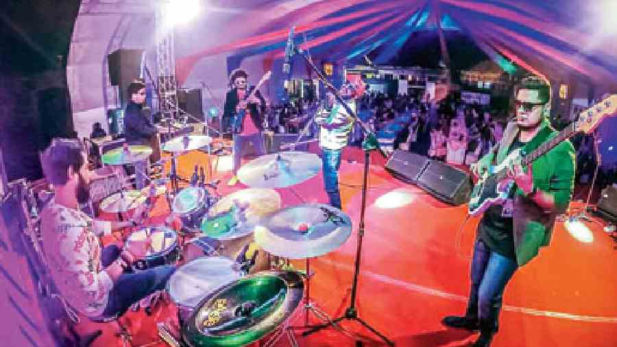 Singer Snigdhajit took to the stage with an electrifying  three-hour-long event