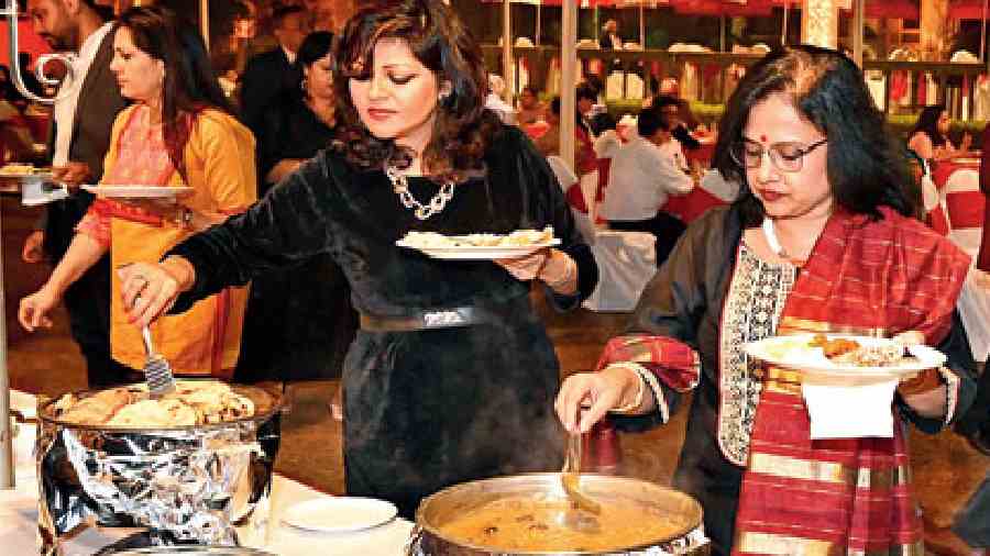 “I am a total foodie and I love non-veg dishes, specially mutton. For me, New Year’s eve at Tolly means good food and fun with family,” said Rupasa Banerjee.