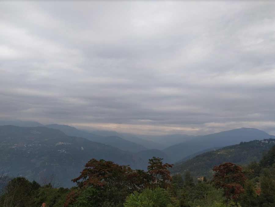 Ways to reach Kaluk: By air to Bagdogra, and then by car (125 km from Bagdogra). By train to NJP station, and a car ride (121 km from NJP). The hill station has several resorts and homestays offering accommodation. You can plan a trip to Ravangla, Pelling or Darjeeling from Kaluk