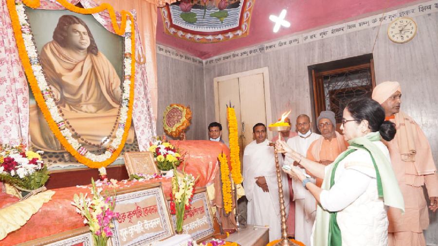 Didi also visited Bharat Sevashram Sangha in Sagar Island. 