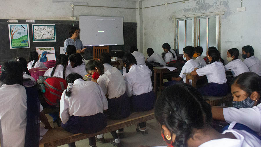 Art and ecology sessions at Bamanghata High School