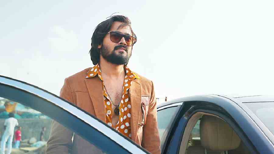 Bhuvan Bam shares how he got SRK to give him a head massage - Tamil News -  IndiaGlitz.com