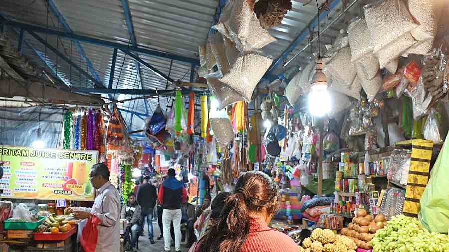 Kolkatans and architect voice concern over KMC nod to tin sheets over hawker stalls
