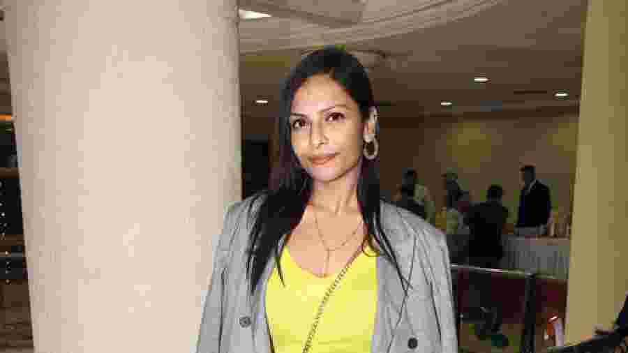 Rupsha Roychowdhury ditched the usual colours of the new year night and wore an eye-catching neon yellow top which she paired with a black skirt and a grey overcoat. “It’s my first time here at Space Circle and the ambience is nice and warm,” she smiled.