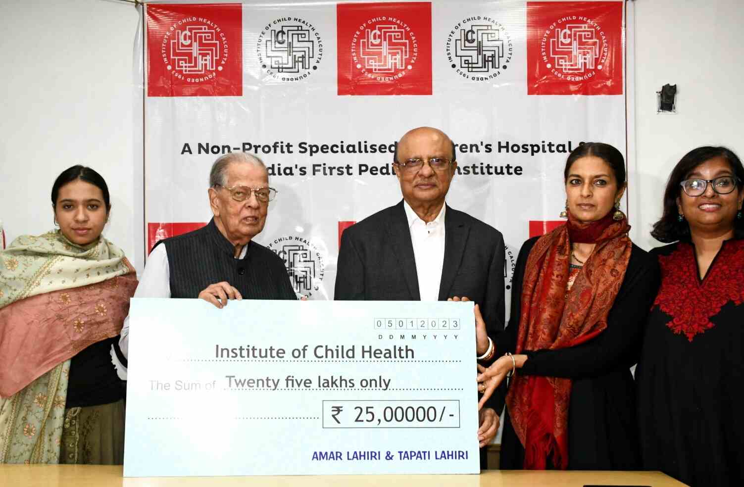 Author Jhumpa Lahiri (second from right) and father Amar Lahiri (second from left) hand over a cheque to the Institute of Child Health, Kolkata, on Thursday