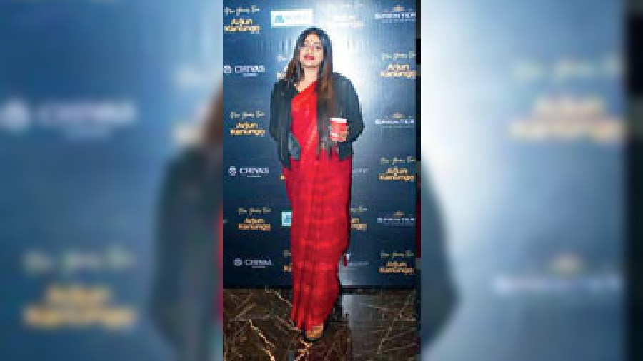 Draped in nine yards of red, Sagarika Malakar stood out in the crowd in her stunning red sari. “I really loved the night, let’s leave tomorrow for tomorrow, I hope everyone can enjoy the night to the fullest,” said the glam girl who paired her sari with a chic leather jacket.