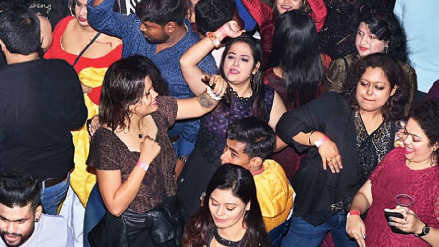 Lord of the Drinks was set with a cheerful and groovy mood with the music. Everyone got on to the dance floor and enjoyed the NYE with delicious food and premium booze. The energy was high as the crowd experienced the last night of the year at the club with happy vibes.