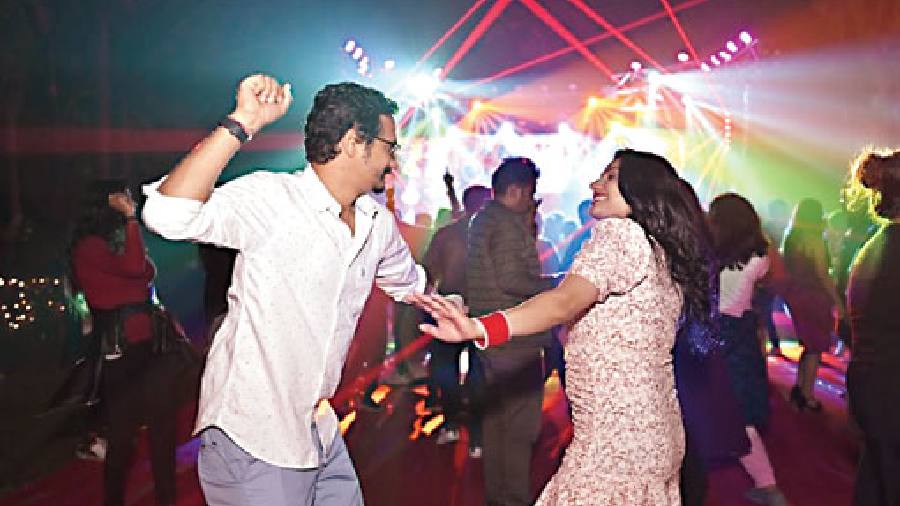 We love this click of these two revellers having the time of their lives.