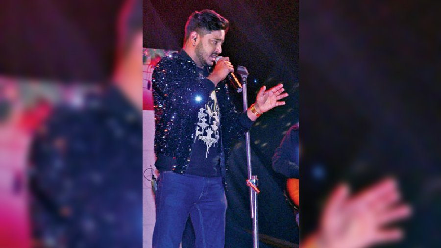 It was the perfect musical bonanza for the party people at The Outram Club when young music talent Arfin Rana took to the stage to perform Bollywood songs from down the ages, along with contemporary hits.