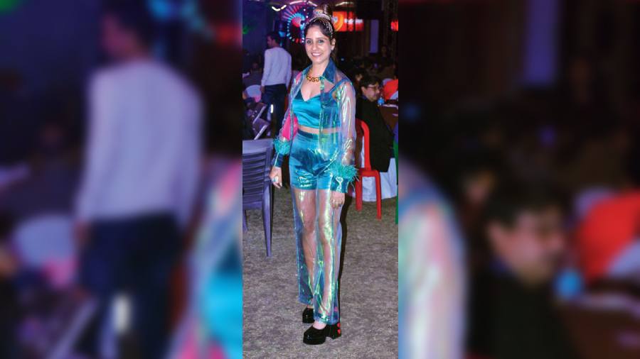 Ritu Mehra stepped up the glam quotient of the party with her sheer jacket and pants worn over a co-ords set of spaghetti crop-top and shorts in turquoise-blue. She accentuated her style with a chunky golden choker and stone-encrusted accessories on her hair. A shocking pink purse and black block-heels completed her look. “Someone who likes to enjoy will enjoy anywhere,” she happily remarked, as she continued to party with her husband and friends.