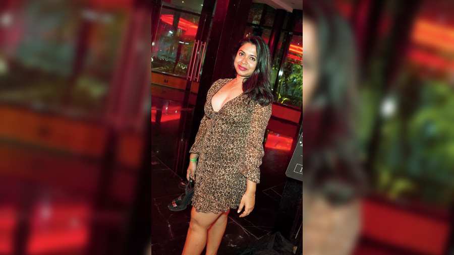 “It’s my first time here and I am absolutely enjoying it. I am having a gala time. Something that I want to leave behind in 2022 is that I used to be a people pleaser and I will no more be that now,” said Rituparna Nandy, an IT professional, who looked cool and confident in a leopard-print short dress with plunging neckline.