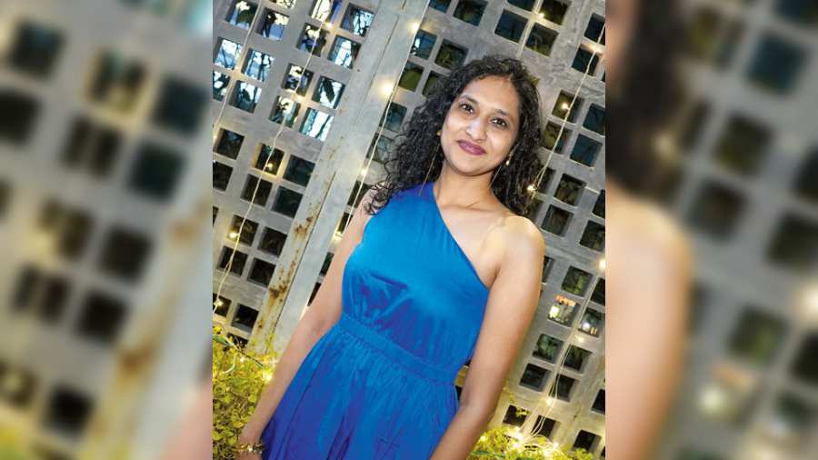 At Novotel for a family dinner on New Year’s Eve, Nikita Inamdar looked effortlessly chic turned out in a blue, knee-length, fitted one-shoulder dress that perfectly accentuated her figure.