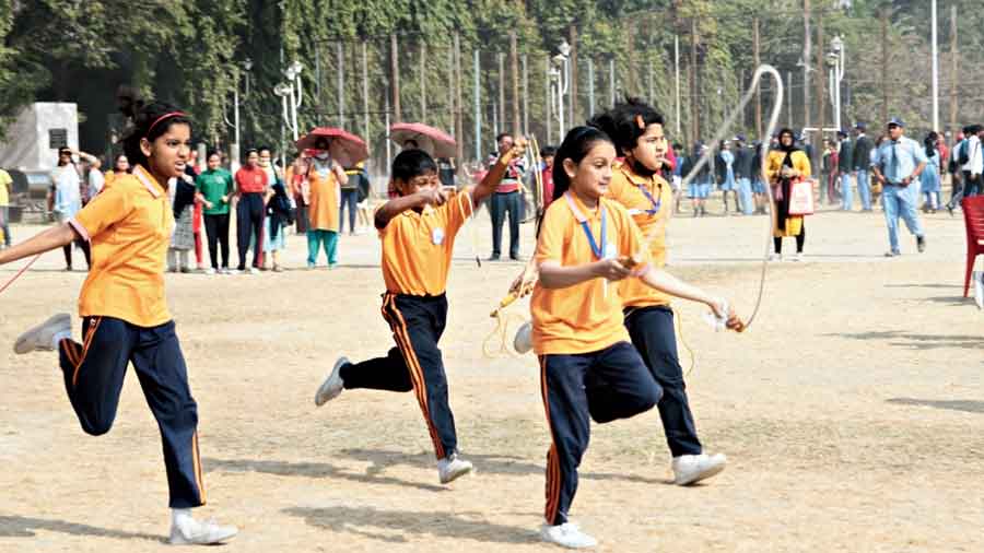 A skipping race under way