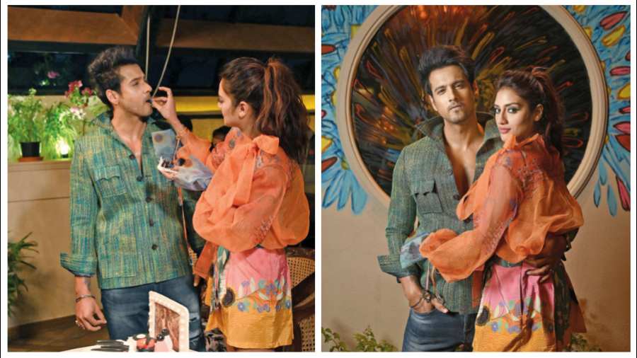 And, this one was for the album! Keep an out on The Telegraph tomorrow for the whole video! Pictures: Rashbehari Das and Pabitra Das On Yash: Green jacket by Sagar Nihalani; Yash’s hair: Abinash Bhowmick; Yash’s makeup: Pritam Das; Styling: Tanvi Shah On Nussrat: Limerick by Abirr n’Nanki (available at 85 Lansdowne; 85B, Sarat Bose Road)